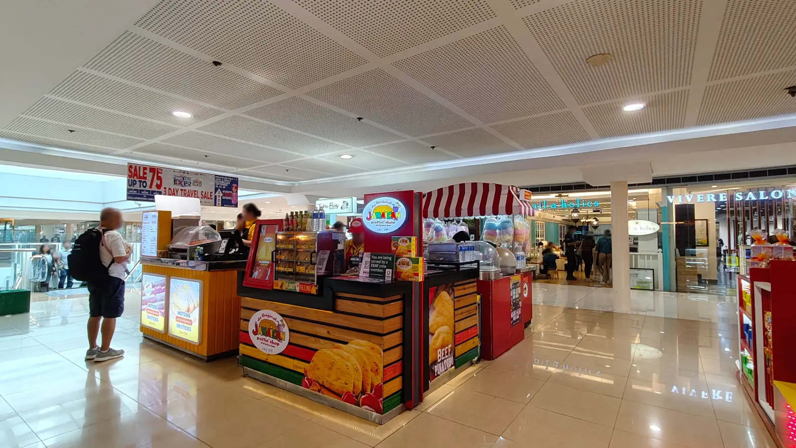 DE ORIGINAL JAMAICAN PATTIE SHOP in SM Megamall
